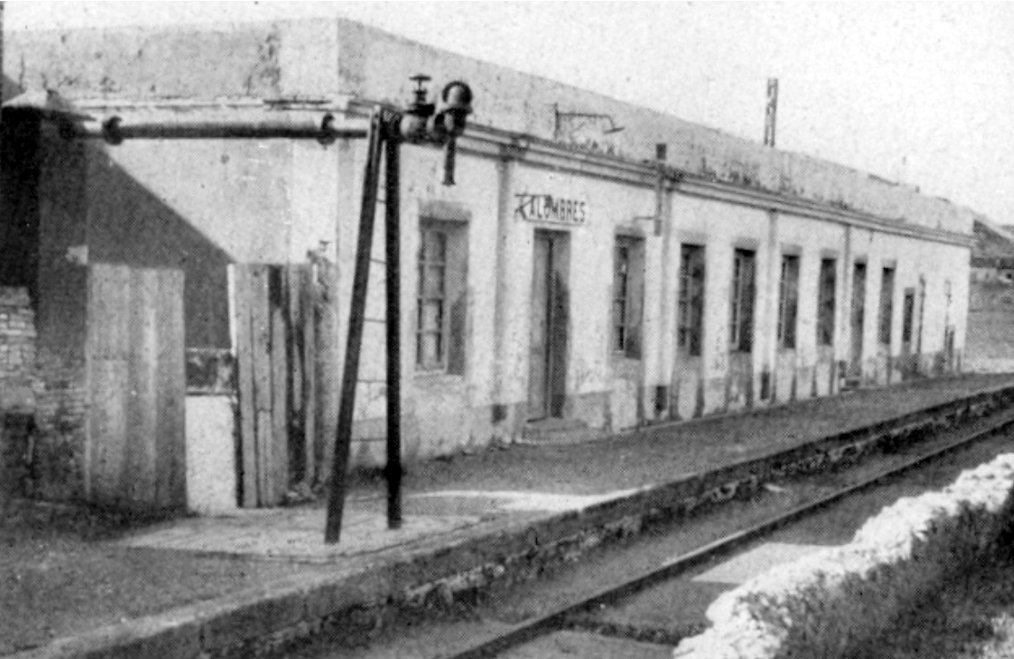 Fachada y andenes de la estacion de Alumbres